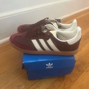 Adidas Men's or Women’s Burgundy and White Sneakers. Size 7 mens/8 women’s